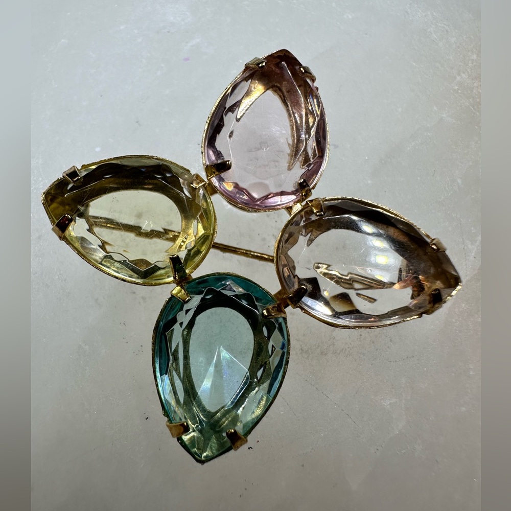 Vintage Avon Pastel Lucite Gold Tone Metal Brooch Pin